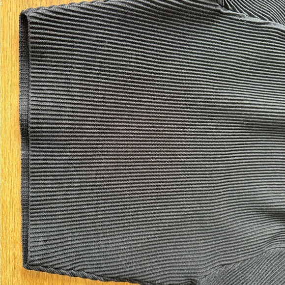 Aritzia Babaton Black Square Neck Crop Top Tapered Short Sleeve / xsmall - Picture 7 of 8